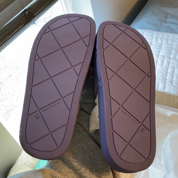 Worn once Bottega Veneta Lavender Slides SZ 38 - Picture 3 of 7